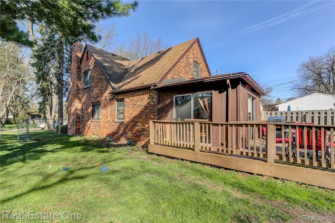 209 Riviera Terrace Waterford, MI 48328 - Photo 8 of 32 -8.jpg