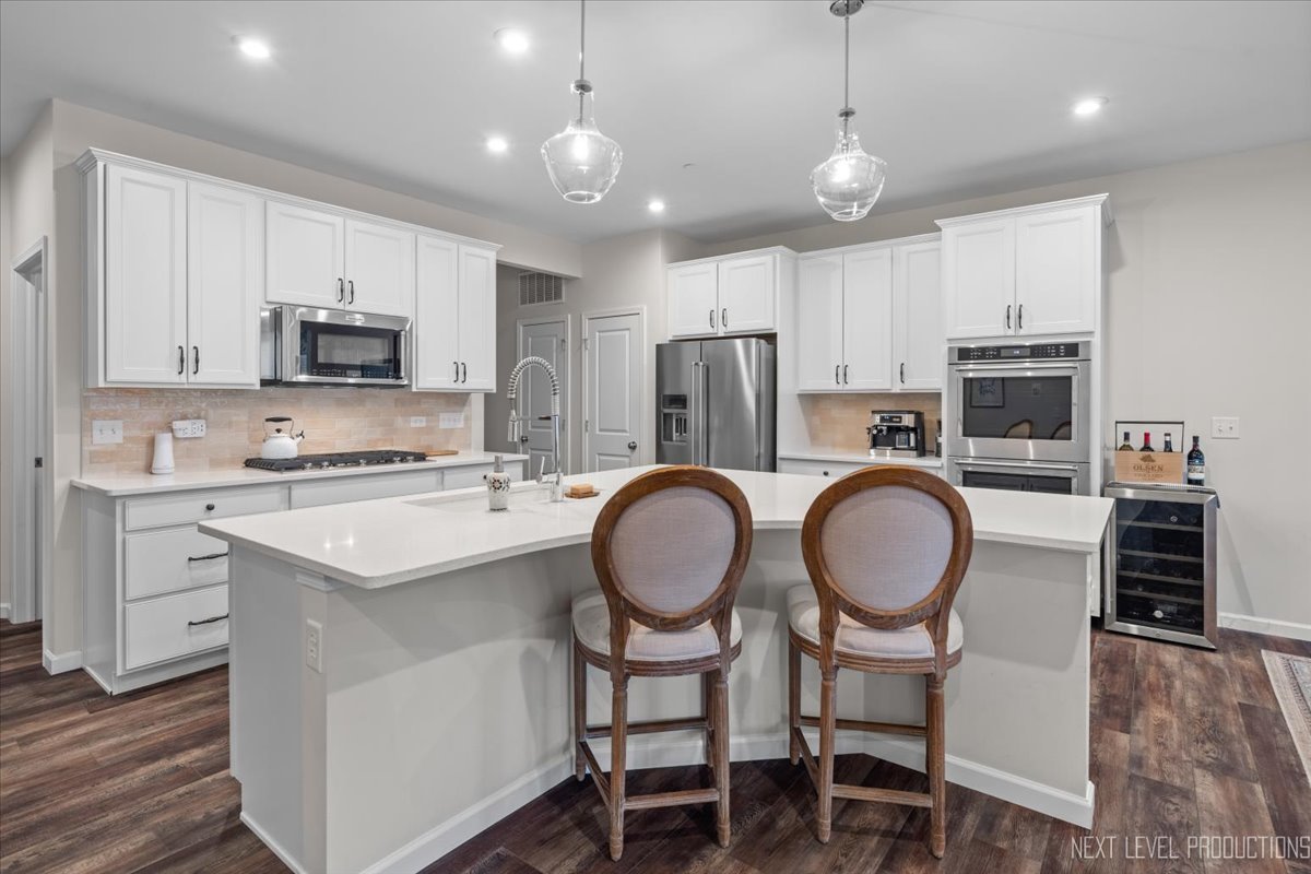 1255 Josiah Road Naperville, IL 60563 - Photo 4 of 39 a kitchen with granite countertop a dining table chairs refrigerator and cabinets