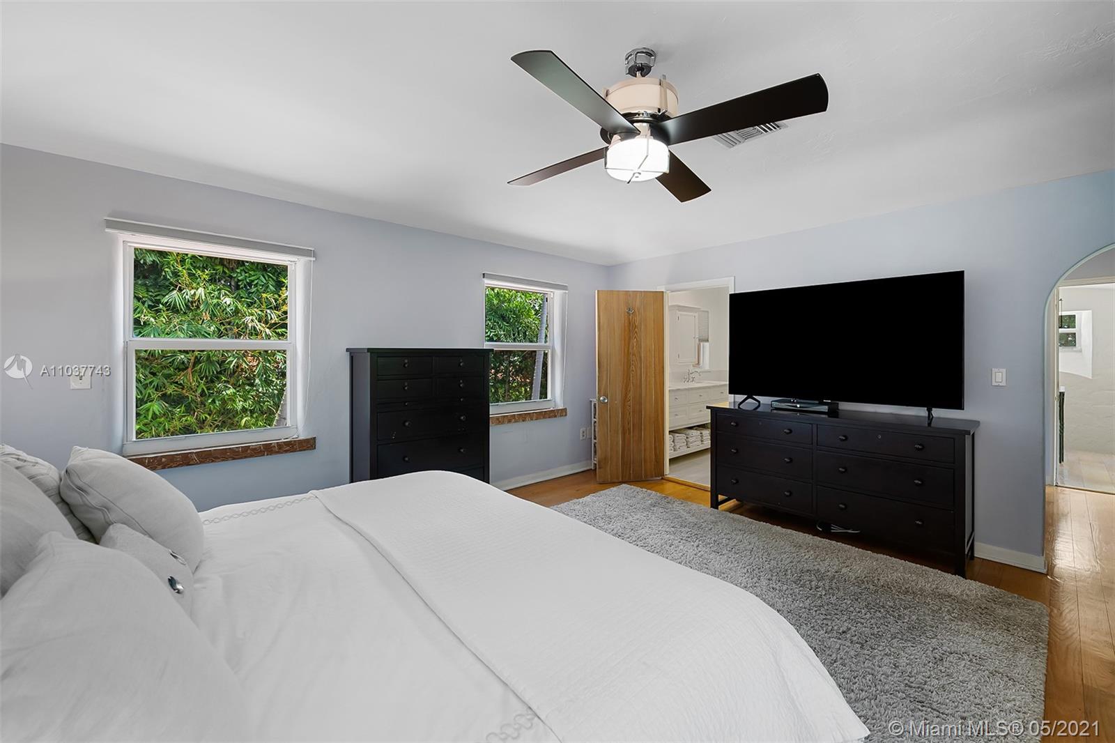 4715 North Bay Road Miami Beach, FL 33140 - Photo 28 of 48