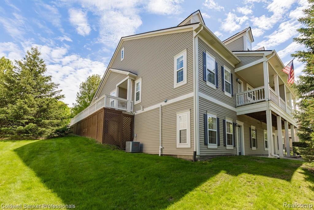 651 West Bluff Court Rochester, MI 48307 - Photo 34 of 36 651 W Bluff Ct-35.jpg