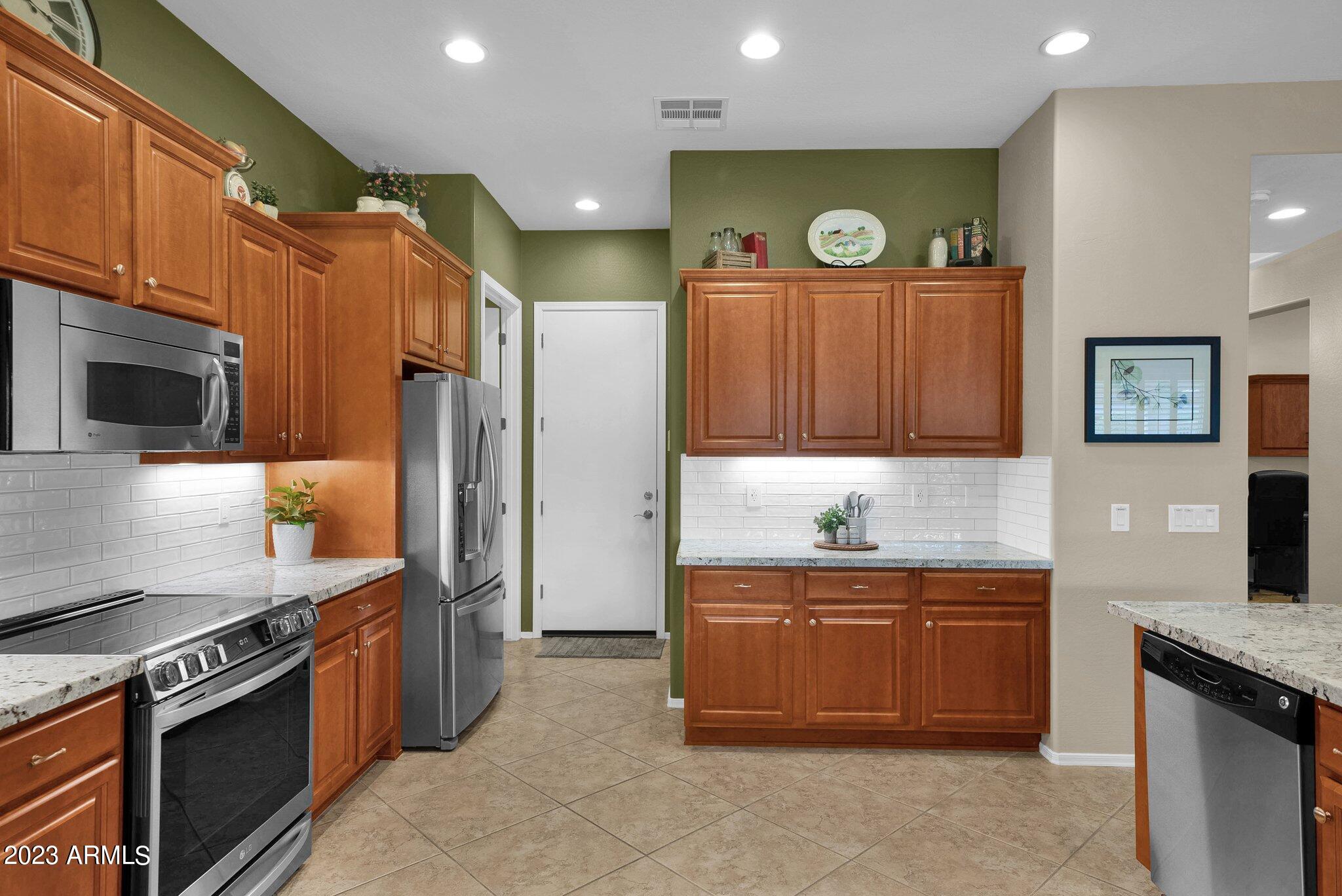 4713 East Rakestraw Lane Gilbert, AZ 85298 - Photo 5 of 36 26-web-or-mls-DSC06629