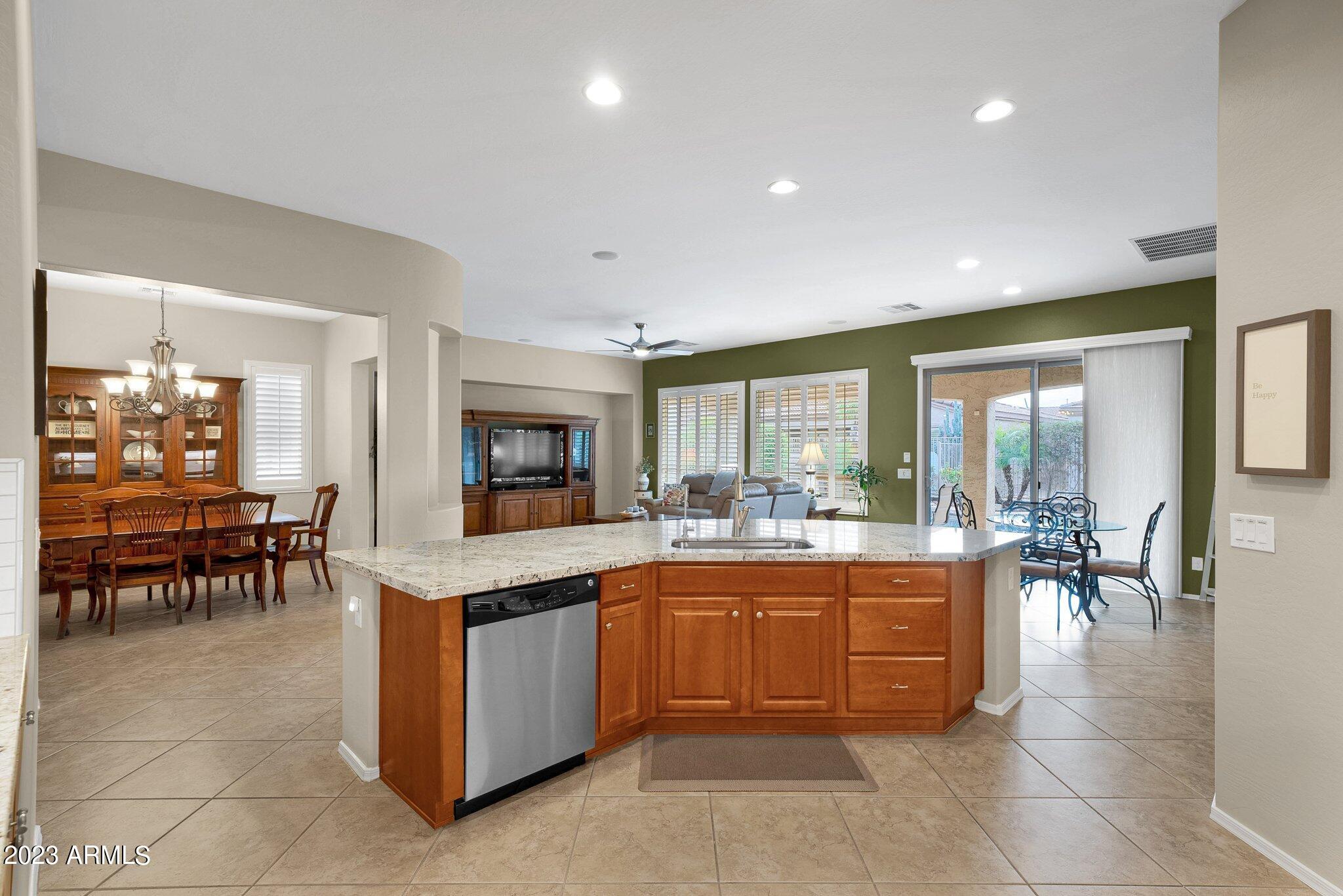 4713 East Rakestraw Lane Gilbert, AZ 85298 - Photo 6 of 36 29-web-or-mls-DSC06633