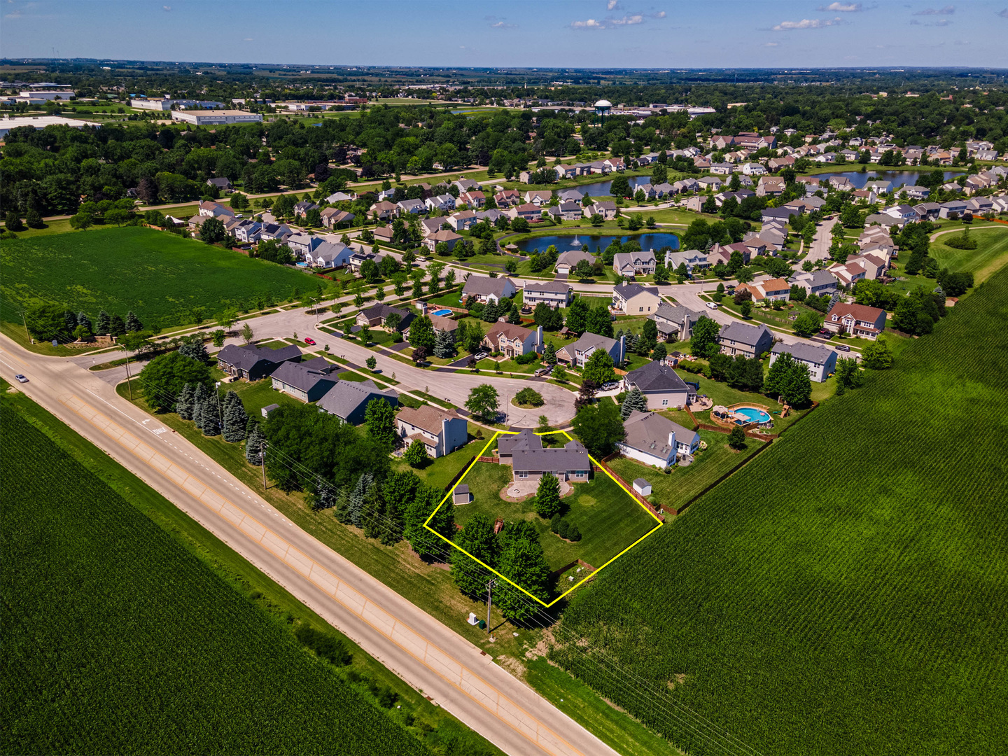 136 Reston Court Sycamore, IL 60178 - Photo 45 of 50 an aerial view of residential houses with outdoor space and trees