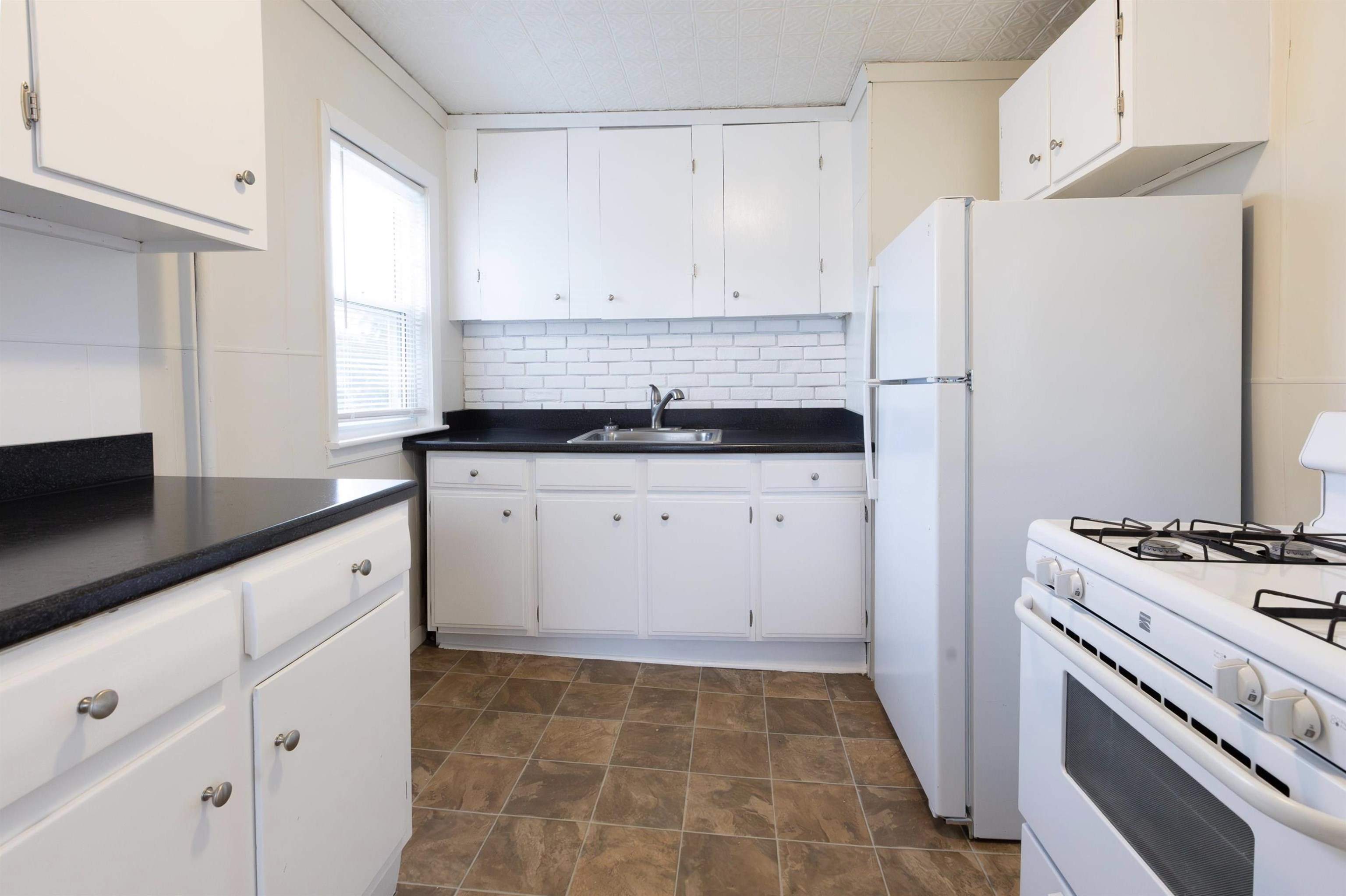 470 Spruce Street Manchester, NH 03103 - Photo 14 of 18