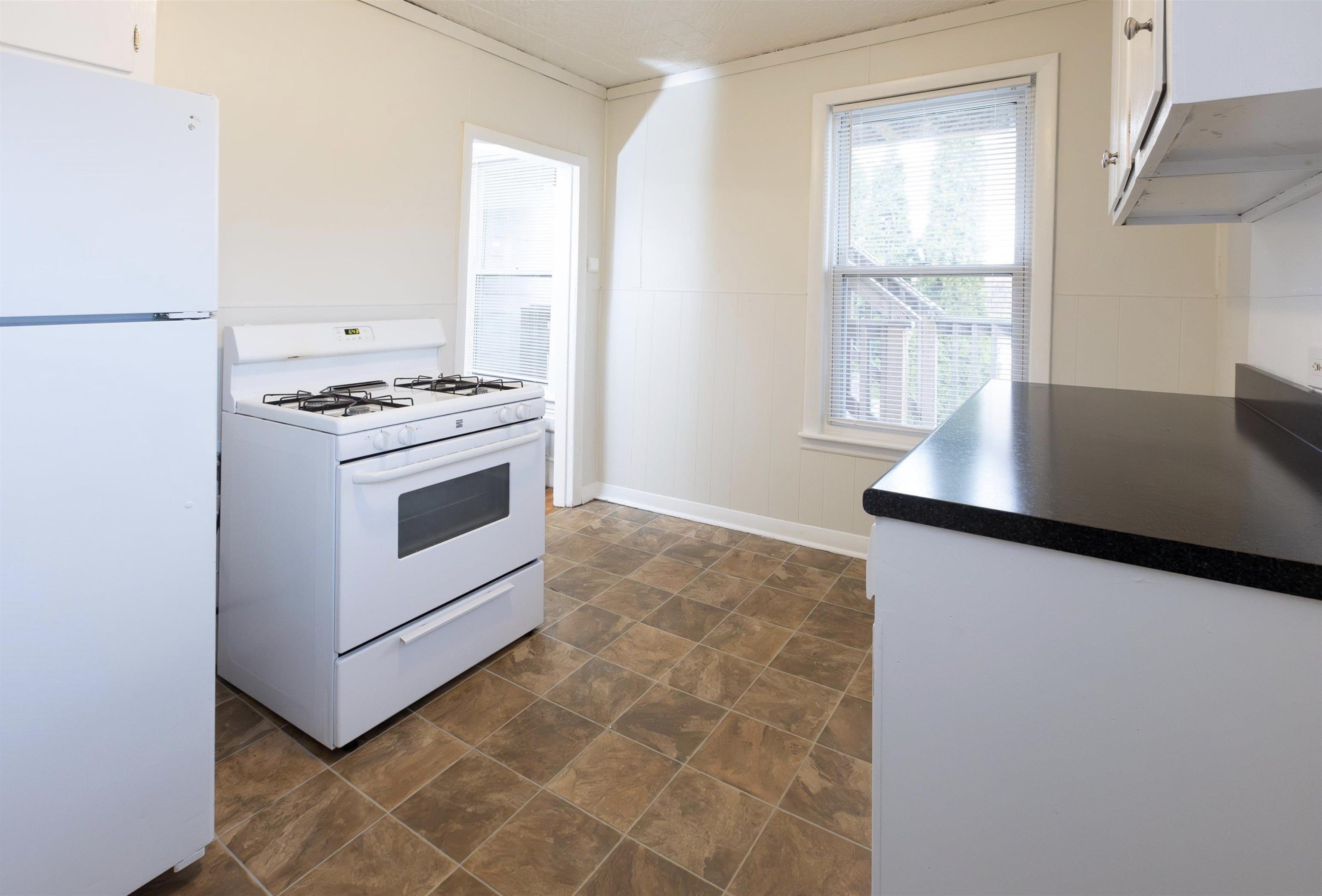 470 Spruce Street Manchester, NH 03103 - Photo 15 of 18