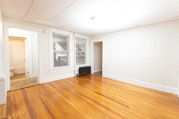 $2,400 | 470 Spruce Street, Manchester, NH 03103