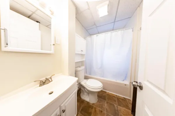 $2,400 | 470 Spruce Street, Manchester, NH 03103