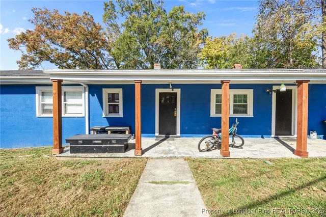 a view of a house with a backyard