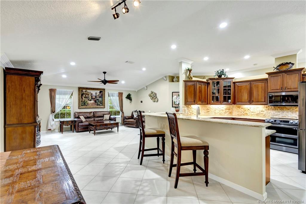 166 Southwest Thrasher Way Stuart, FL 34997 - Photo 10 of 53 Gallery Image 10