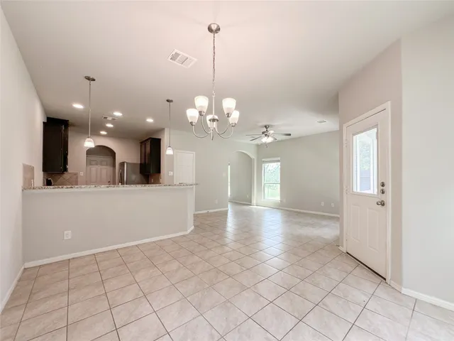 $1,950 | 105 Camelot Pl Court, Conroe, TX 77304