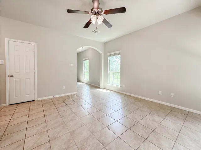 $1,899 | 105 Camelot Pl Court, Conroe, TX 77304