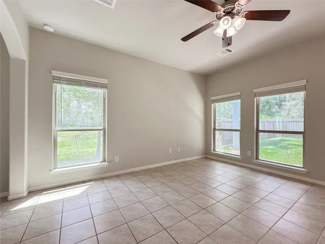 $1,950 | 105 Camelot Pl Court, Conroe, TX 77304