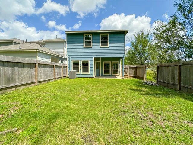 $1,950 | 105 Camelot Pl Court, Conroe, TX 77304