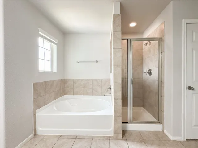 $1,950 | 105 Camelot Pl Court, Conroe, TX 77304