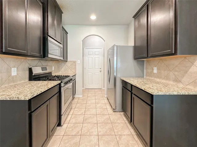 $1,950 | 105 Camelot Pl Court, Conroe, TX 77304