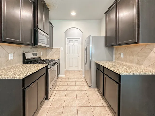 $1,899 | 105 Camelot Pl Court, Conroe, TX 77304