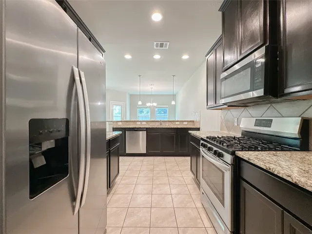 $1,950 | 105 Camelot Pl Court, Conroe, TX 77304