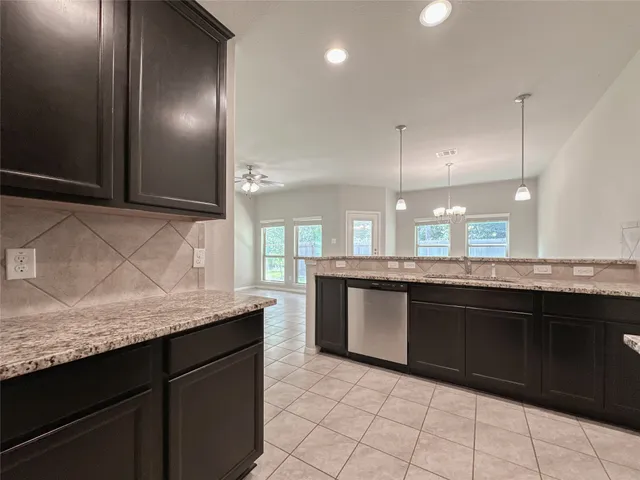 $1,899 | 105 Camelot Pl Court, Conroe, TX 77304