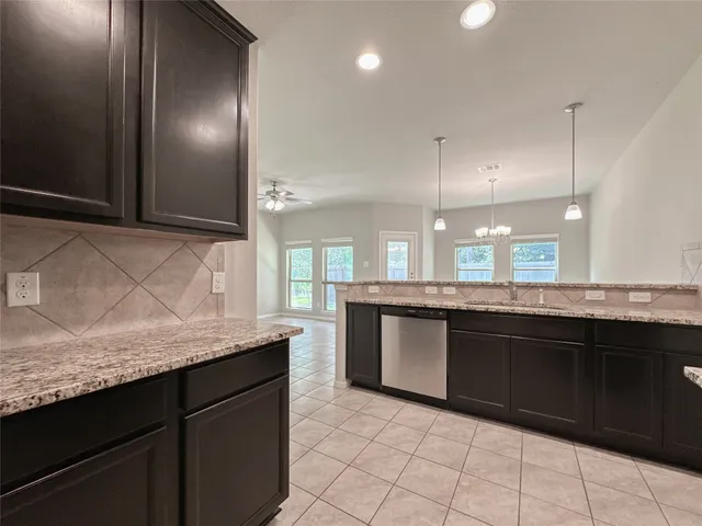 $1,950 | 105 Camelot Pl Court, Conroe, TX 77304