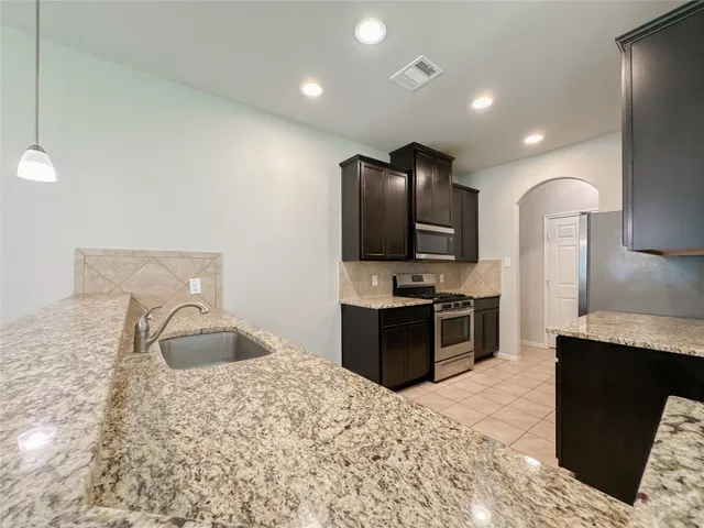 $1,950 | 105 Camelot Pl Court, Conroe, TX 77304