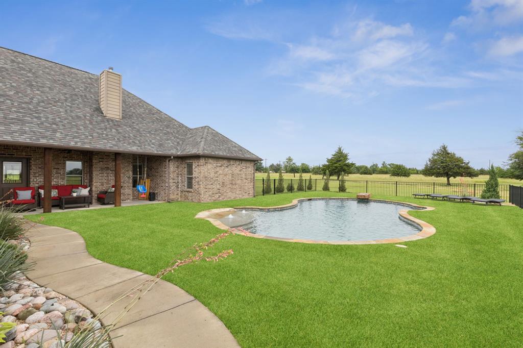 320 Tate Circle Sherman, TX 75090 - Photo 7 of 40 a view of a house with a yard