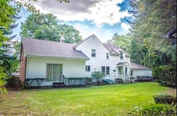 686 Amostown Road West Springfield, MA 01089 - Photo 3 of 18