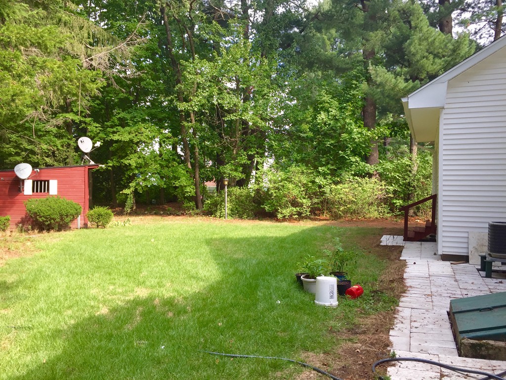 686 Amostown Road West Springfield, MA 01089 - Photo 4 of 18