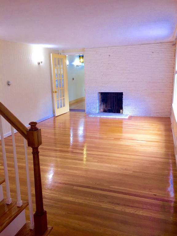 686 Amostown Road West Springfield, MA 01089 - Photo 5 of 18