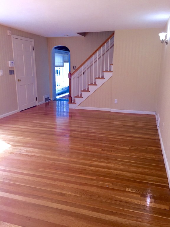 686 Amostown Road West Springfield, MA 01089 - Photo 6 of 18