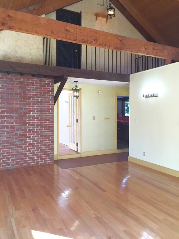 686 Amostown Road West Springfield, MA 01089 - Photo 8 of 18