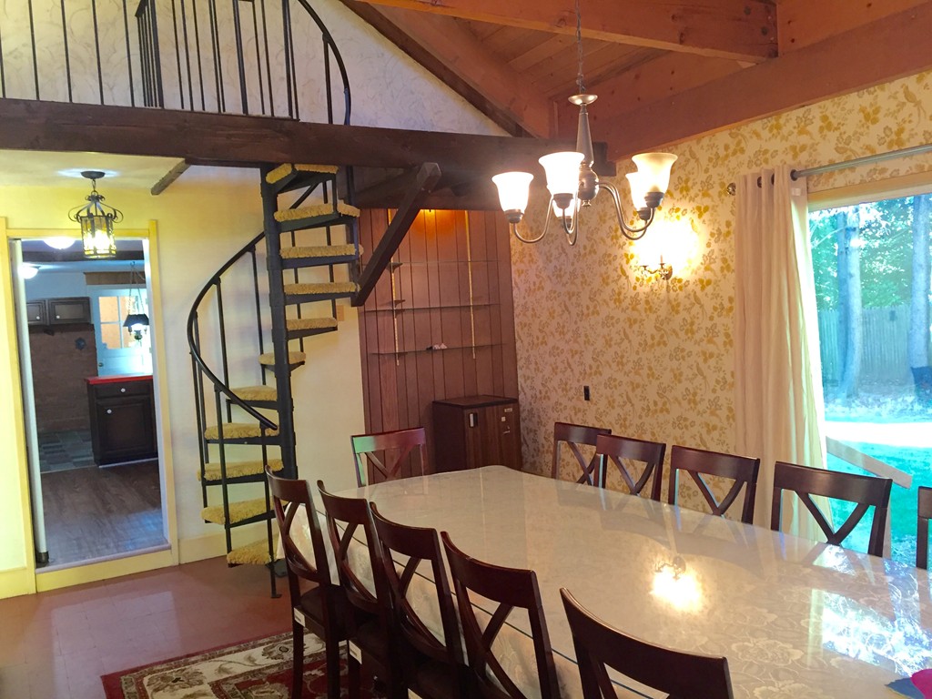 686 Amostown Road West Springfield, MA 01089 - Photo 10 of 18
