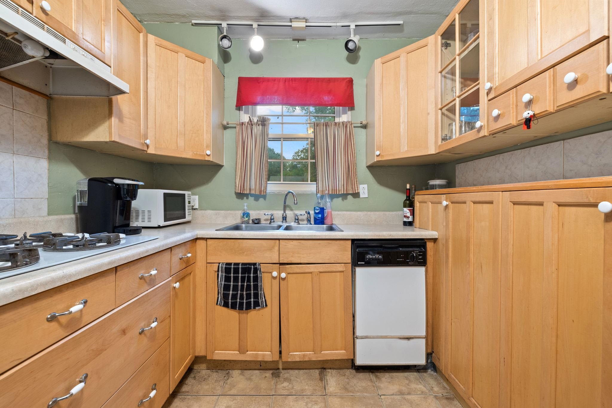 981 Tatum Road Memphis, TN 38122 - Photo 5 of 16 a kitchen with a sink cabinets and window