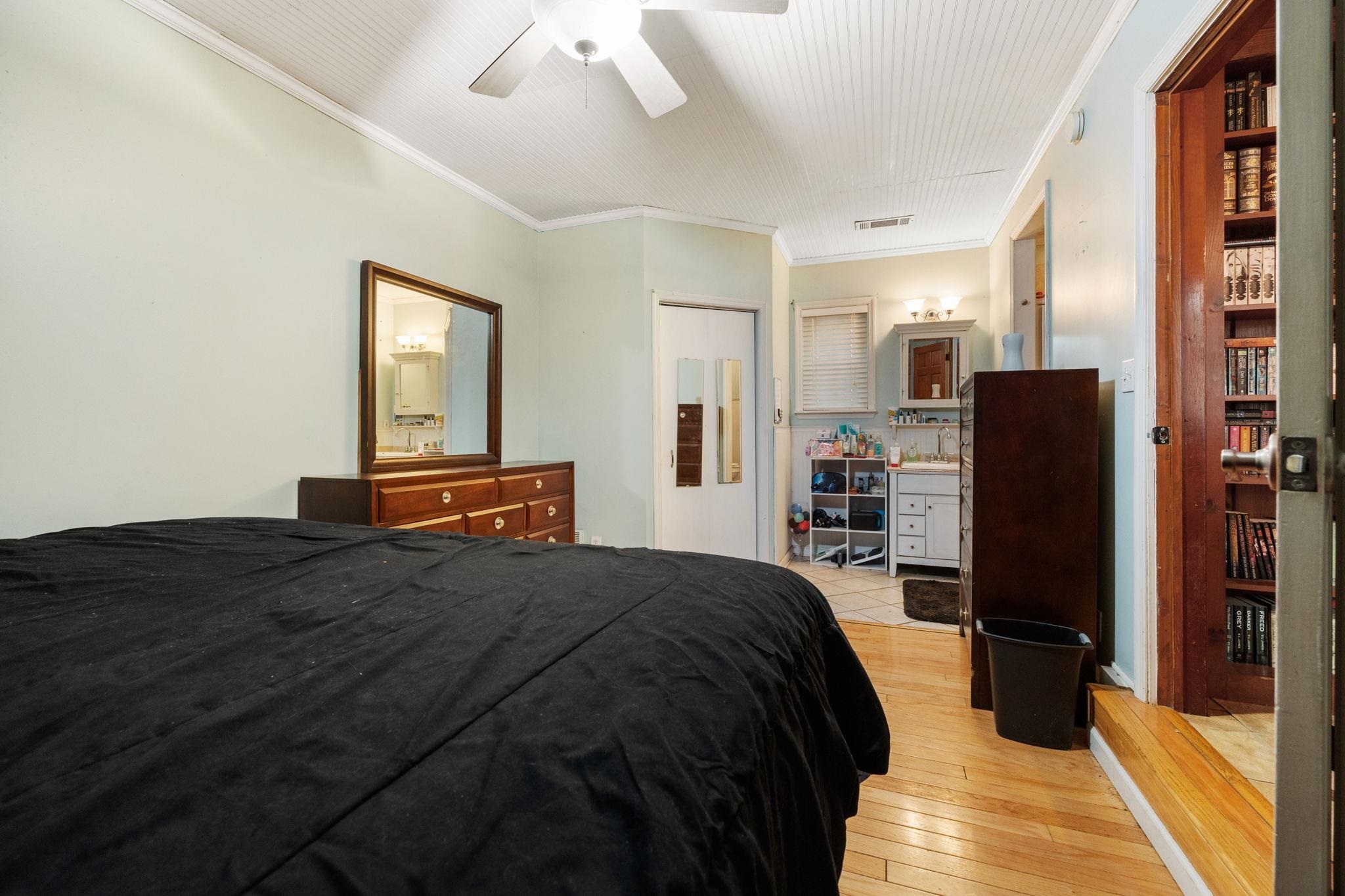 981 Tatum Road Memphis, TN 38122 - Photo 8 of 16 a bedroom with a bed and a flat tv screen