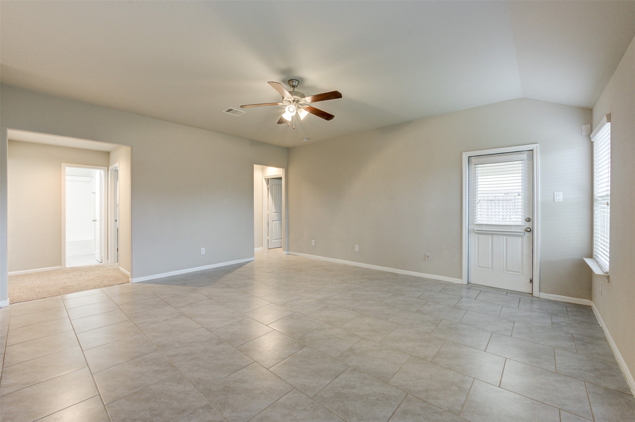 8002 Carillon Way Rosharon, TX 77583 - Photo 6 of 20