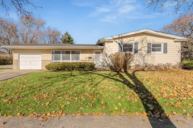 $305,000 | 606 Edwards Avenue, West Dundee, IL 60118