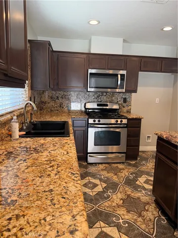 $2,395 | 13939 Little Park Street, Victorville, CA 92394