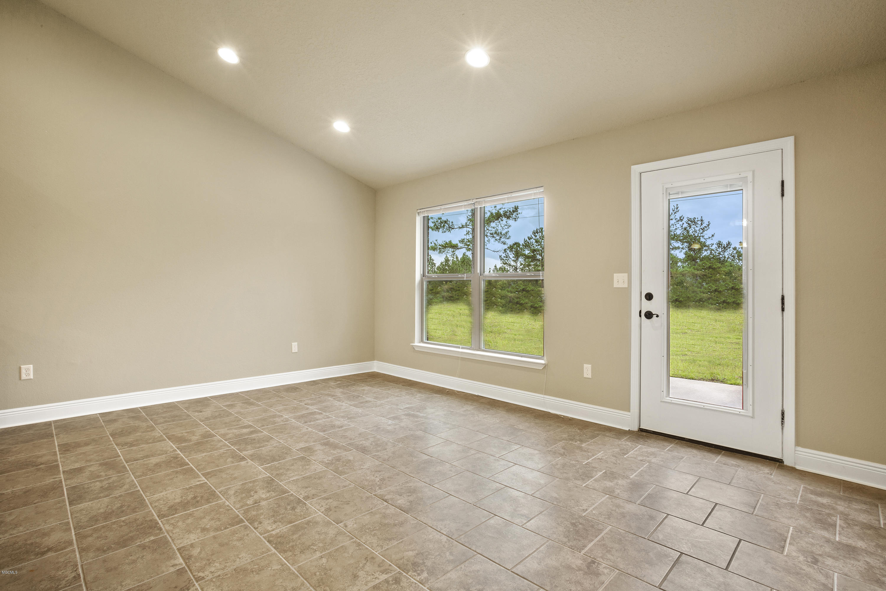 16429 Orange Grove Road Gulfport, MS 39503 - Photo 11 of 25 011