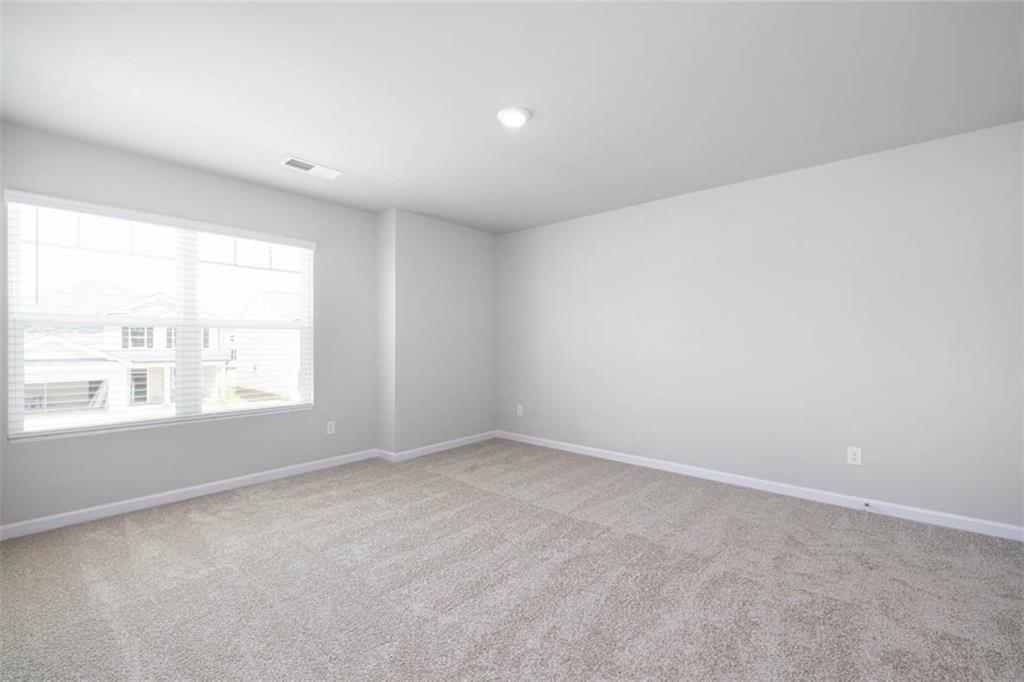 652 Whitman Lane Stockbridge, GA 30281 - Photo 13 of 36 an empty room with a window
