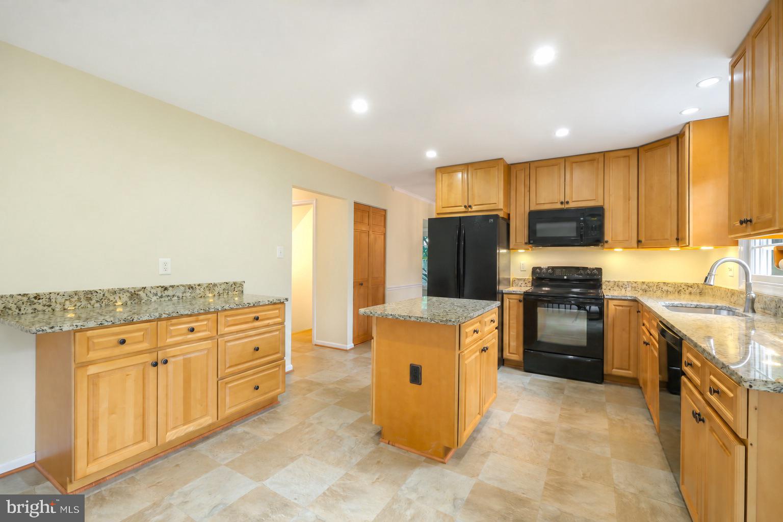 118 Summit Hall Road Gaithersburg, MD 20877 - Photo 8 of 41 Updated Kitchen