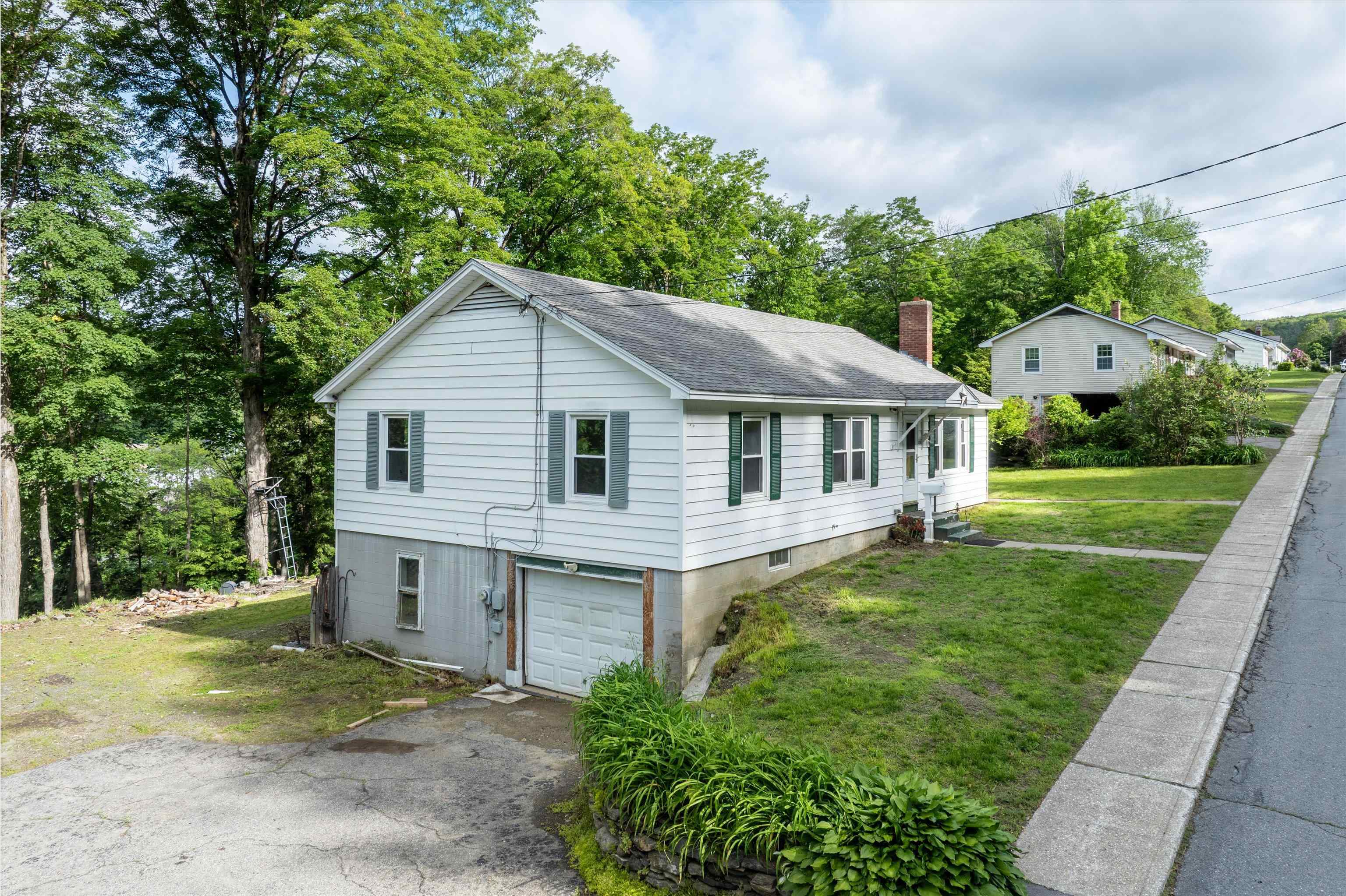 213 Commonwealth Avenue Springfield, VT 05156 - Photo 4 of 22