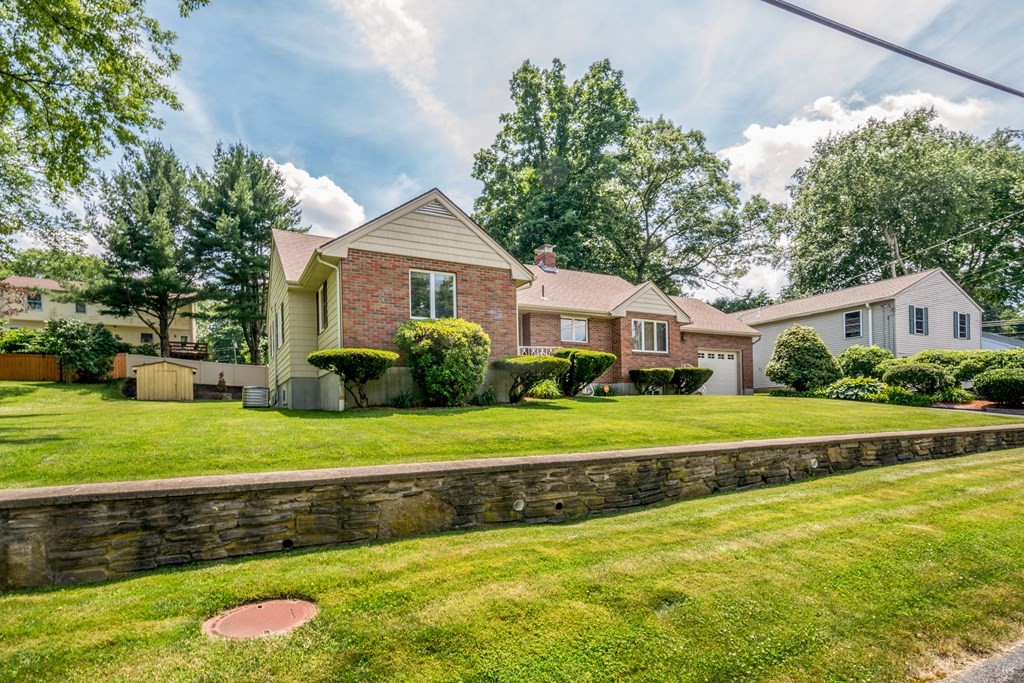 26 Modoc Street Worcester, MA 01604 - Photo 3 of 41 Gallery Image 3