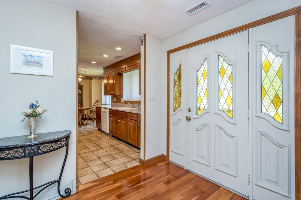 26 Modoc Street Worcester, MA 01604 - Photo 5 of 41 Gallery Image 5