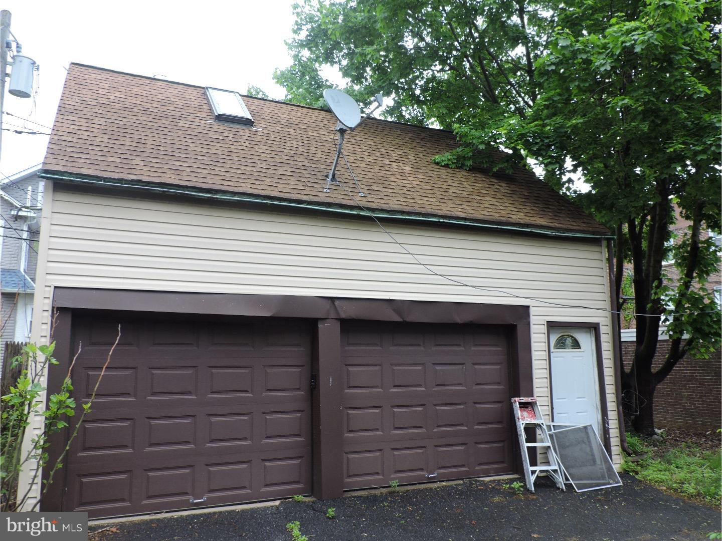 409 Netherwood Road Upper Darby, PA 19082 - Photo 5 of 12