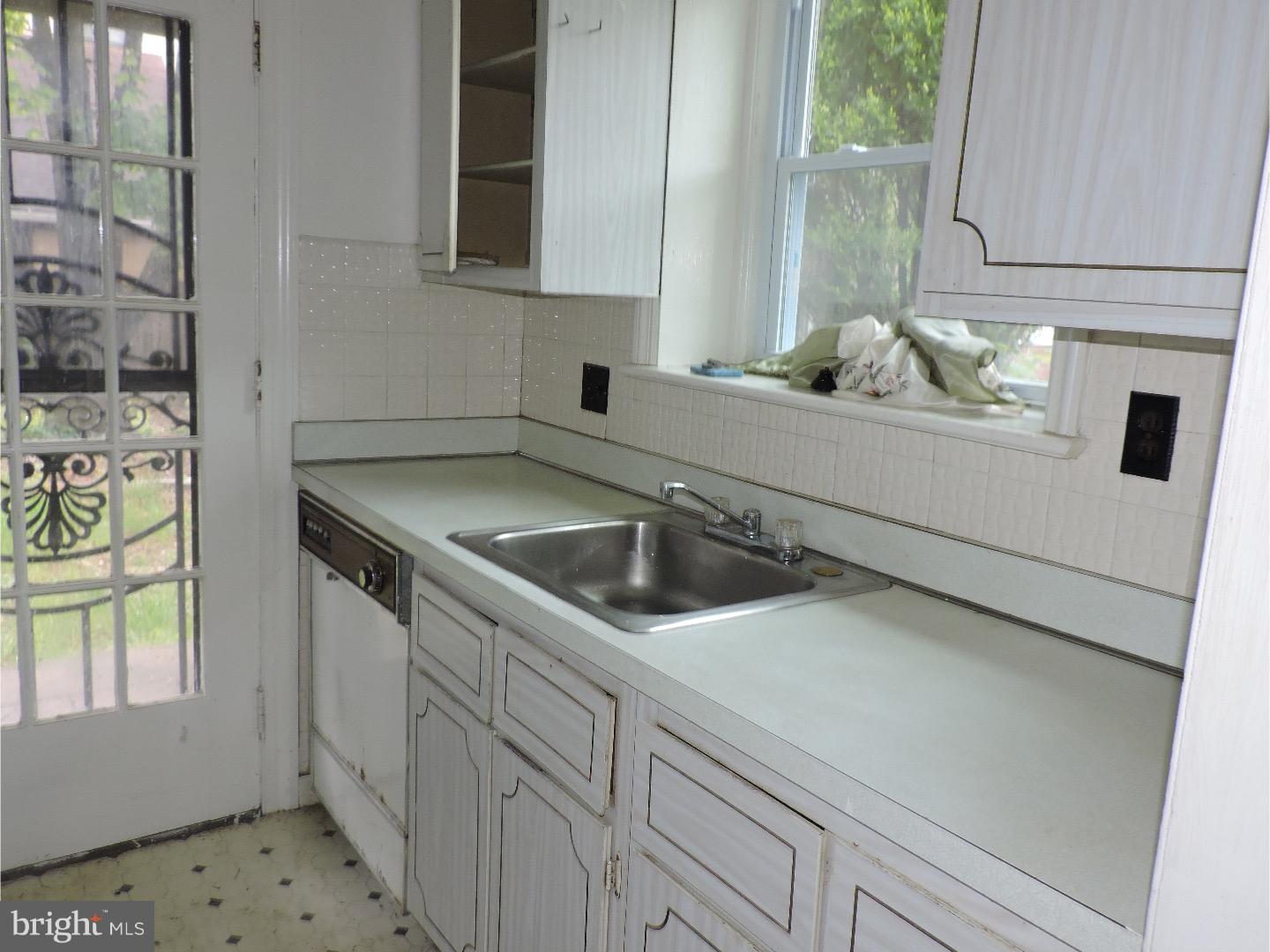 409 Netherwood Road Upper Darby, PA 19082 - Photo 7 of 12