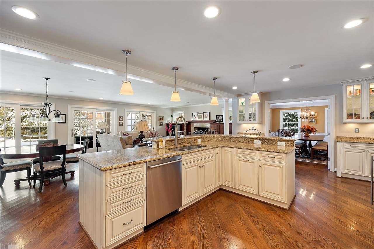 54 North Deeplands Road Grosse Pointe, MI 48236 - Photo 18 of 76 50065569-17.JPG