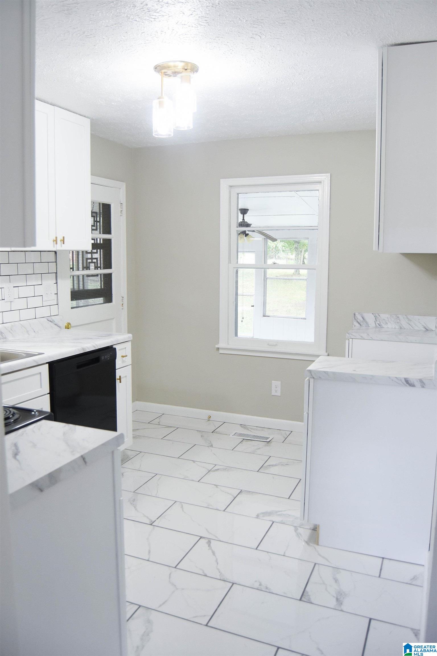 918 Nimitz Avenue Talladega, AL 35160 - Photo 7 of 35