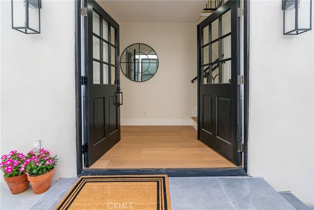 a view of a livingroom with furniture