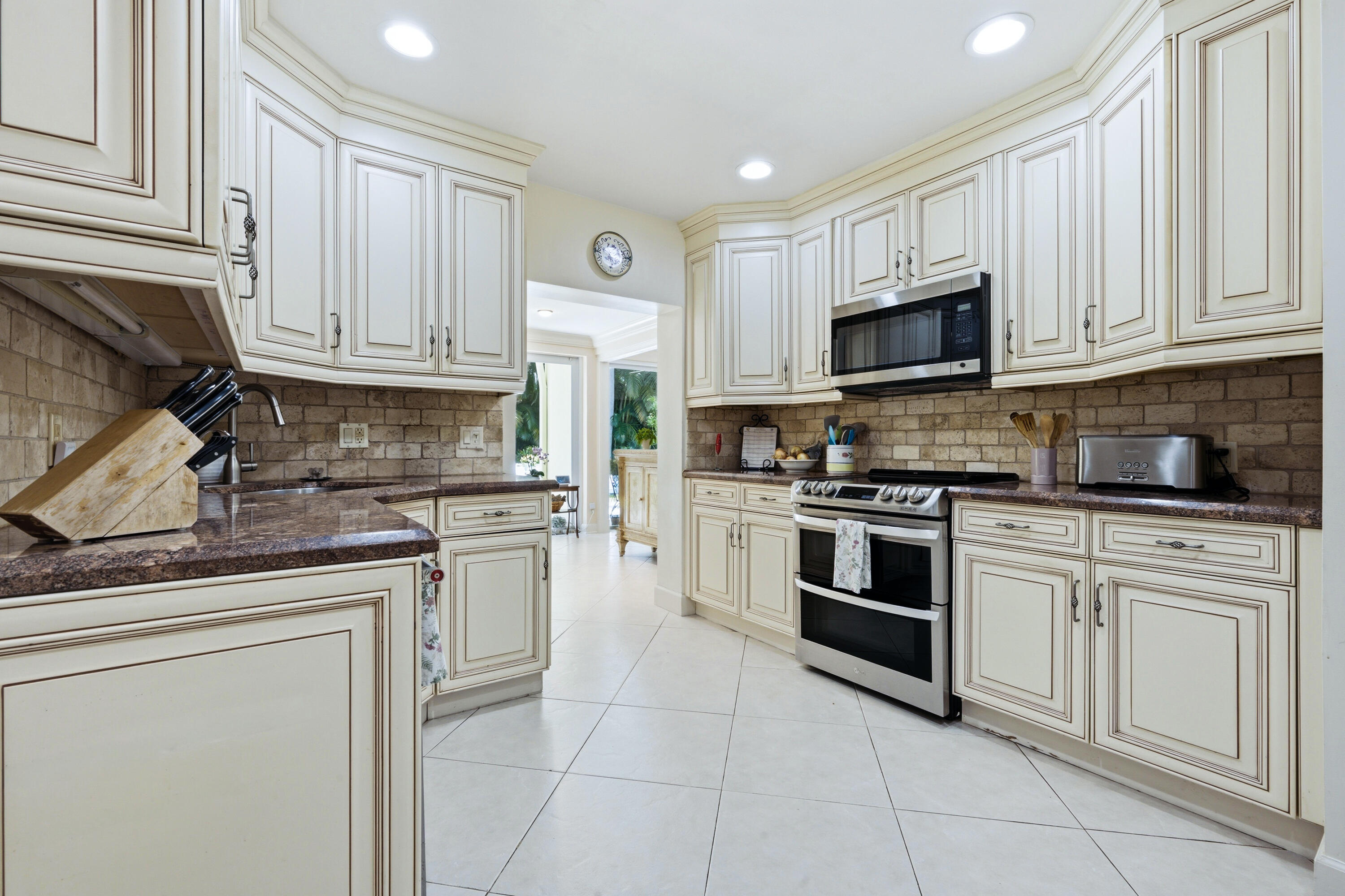 265 Fairview Road Palm Beach, FL 33480 - Photo 18 of 38 DSC_1005