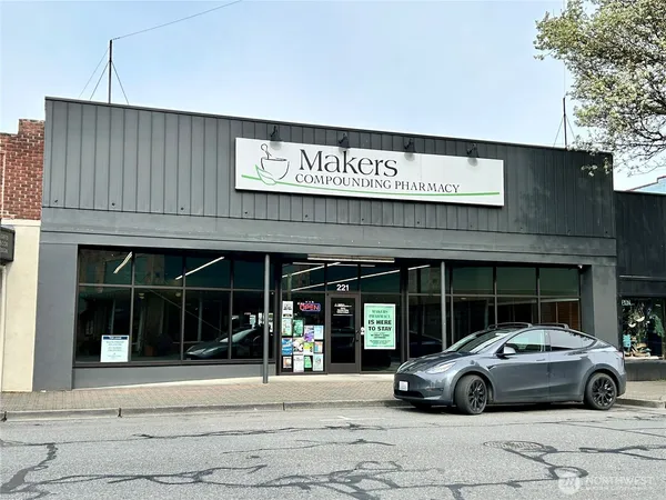 a car parked in front of a building