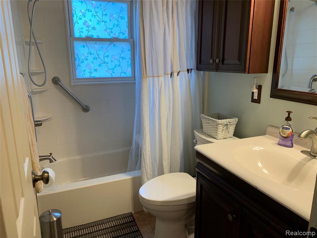 8025 Pelham Road Allen Park, MI 48101 - Photo 10 of 34